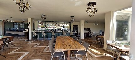 Farrys Boutique Hotel & Beach Club