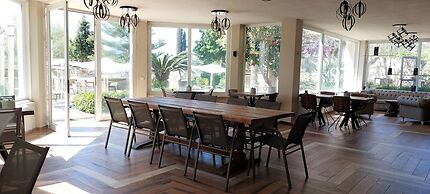 Farrys Boutique Hotel & Beach Club