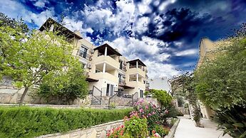 Farrys Boutique Hotel & Beach Club