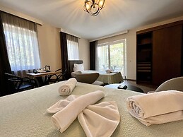 Farrys Boutique Hotel & Beach Club