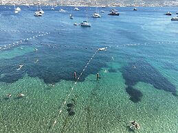 Farrys Boutique Hotel & Beach Club