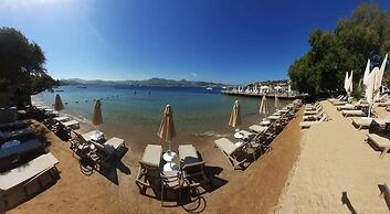 Farrys Boutique Hotel & Beach Club