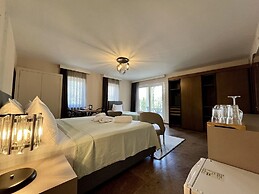 Farrys Boutique Hotel & Beach Club