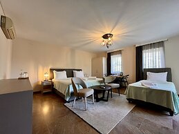 Farrys Boutique Hotel & Beach Club