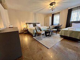 Farrys Boutique Hotel & Beach Club