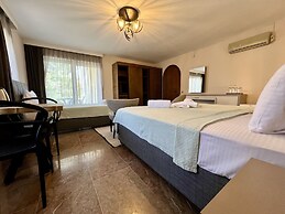 Farrys Boutique Hotel & Beach Club