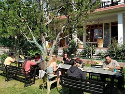 Madpackers Manali - Hostel