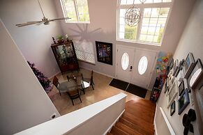 Urban Oasis W/hot Tub, Heated Pool And Private Movie Theater 2 Bedroom