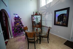 Urban Oasis W/hot Tub, Heated Pool And Private Movie Theater 2 Bedroom