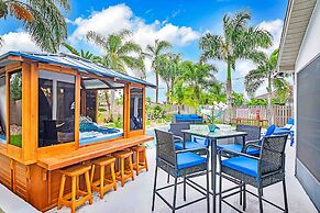 Urban Oasis W/hot Tub, Heated Pool And Private Movie Theater 2 Bedroom