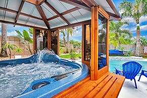 Urban Oasis W/hot Tub, Heated Pool And Private Movie Theater 2 Bedroom