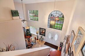 Urban Oasis W/hot Tub, Heated Pool And Private Movie Theater 2 Bedroom