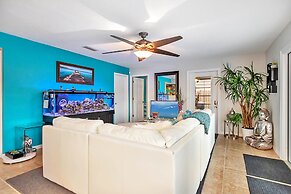 Urban Oasis W/hot Tub, Heated Pool And Private Movie Theater 2 Bedroom