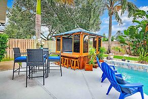 Urban Oasis W/hot Tub, Heated Pool And Private Movie Theater 2 Bedroom