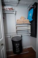 Urban Oasis W/hot Tub, Heated Pool And Private Movie Theater 2 Bedroom