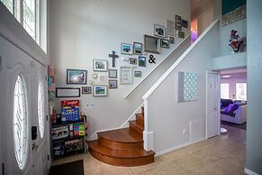 Urban Oasis W/hot Tub, Heated Pool And Private Movie Theater 2 Bedroom