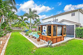 Urban Oasis W/hot Tub, Heated Pool And Private Movie Theater 2 Bedroom