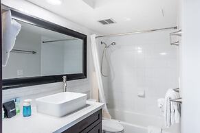 Breezy 12th Floor Waikiki Condo with FREE Parking by Koko Resort Vacat