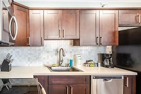 Breezy 12th Floor Waikiki Condo with FREE Parking by Koko Resort Vacat