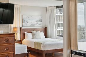 Deluxe 21st Floor Corner Condo with Diamond Head Views, FREE Parking &