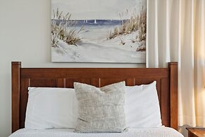 Deluxe 21st Floor Corner Condo with Diamond Head Views, FREE Parking &