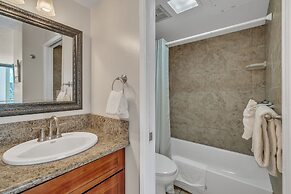 Deluxe 21st Floor Corner Condo with Diamond Head Views, FREE Parking &