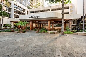 Deluxe 21st Floor Corner Condo with Diamond Head Views, FREE Parking &