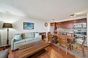 Deluxe 21st Floor Corner Condo with Diamond Head Views, FREE Parking &