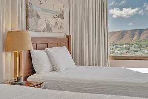 Deluxe 21st Floor Corner Condo with Diamond Head Views, FREE Parking &