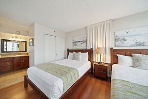 Deluxe 21st Floor Corner Condo with Diamond Head Views, FREE Parking &