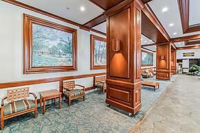 Deluxe 21st Floor Corner Condo with Diamond Head Views, FREE Parking &