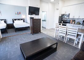 Waikiki Banyan Condo Located One Block From Waikiki Beach! by Koko Res