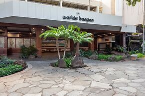 Waikiki Banyan Condo Located One Block From Waikiki Beach! by Koko Res