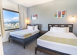 Waikiki Banyan Condo Located One Block From Waikiki Beach! by Koko Res