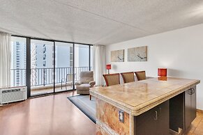 Waikiki Banyan Condo Located One Block From Waikiki Beach! by Koko Res