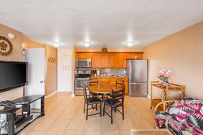 Waikiki Banyan Condo Located One Block From Waikiki Beach! by Koko Res