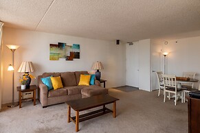 Waikiki Banyan Condo Located One Block From Waikiki Beach! by Koko Res