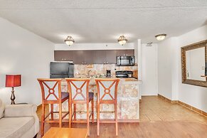 Waikiki Banyan Condo Located One Block From Waikiki Beach! by Koko Res