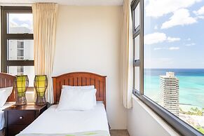 Waikiki Banyan Condo Located One Block From Waikiki Beach! by Koko Res