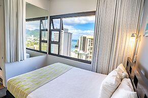 Waikiki Banyan Condo Located One Block From Waikiki Beach! by Koko Res