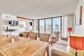 Waikiki Banyan Condo Located One Block From Waikiki Beach! by Koko Res