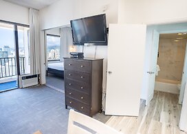Waikiki Banyan Condo Located One Block From Waikiki Beach! by Koko Res