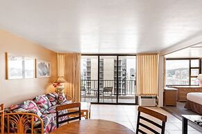 Waikiki Banyan Condo Located One Block From Waikiki Beach! by Koko Res