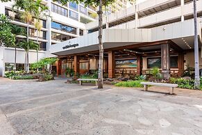 Waikiki Banyan Condo Located One Block From Waikiki Beach! by Koko Res