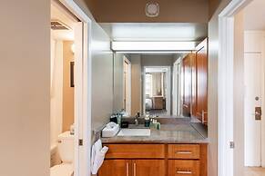 Waikiki Banyan Condo Located One Block From Waikiki Beach! by Koko Res