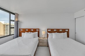 Waikiki Banyan Condo Located One Block From Waikiki Beach! by Koko Res