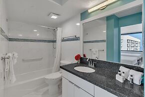 Waikiki Banyan Condo Located One Block From Waikiki Beach! by Koko Res