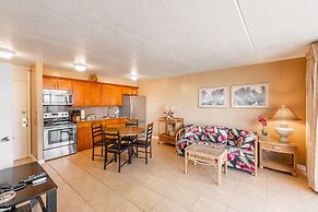 Waikiki Banyan Condo Located One Block From Waikiki Beach! by Koko Res