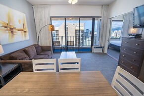 Waikiki Banyan Condo Located One Block From Waikiki Beach! by Koko Res