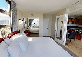 Waikiki Banyan Condo Located One Block From Waikiki Beach! by Koko Res